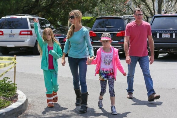 Denise Richards, ses filles Lola et Sam et son père Irv, le 8 mai 2013.
