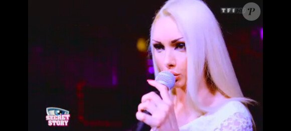 Portrait de Florine, chanteuse, dans Secret Story 7, vendredi 7 juin 2013 sur TF1
