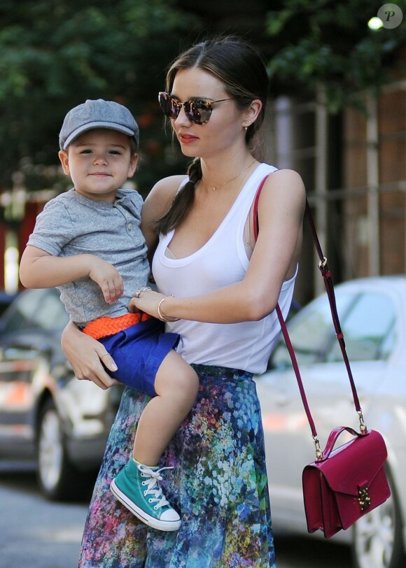La belle Miranda Kerr et son fils Flynn à Chelsea, à New York, le 8 juillet 2013.