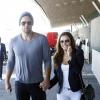 Eva Longoria et son compagnon Ernesto Arguello arrivent à l'aéroport Charles de Gaulle à Paris le 9 juillet 2013. Eva et Ernesto ont passé le week-end en amoureux dans la capitale avant qu'Eva Longoria pose lors d'un shooting pour l'Oréal dans un château.