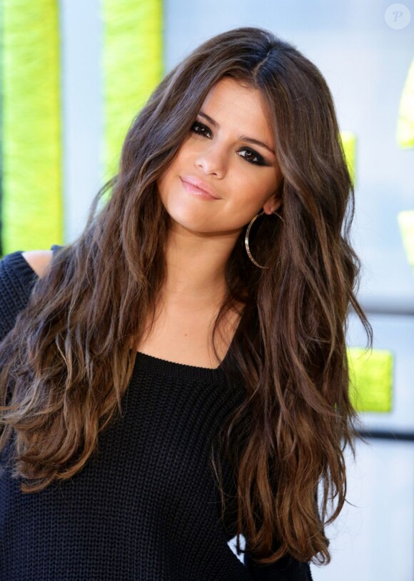 La jolie Selena Gomez a dévoilé sa première collection de prêt-à-porter automne/hiver 2013 pour le label NEO d'Adidas, à Berlin, le 9 juillet 2013.