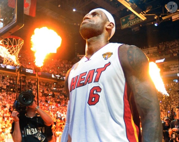 LeBron James lors du match 7 de la finale NBA qui l'opposait aux Spurs de San Antonio, à l'AmericanAirlines Arena de Miami le 20 juin 2013