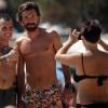 Andrea Pirlo prend la pose auprès d'un fan à Ibiza, le 8 juillet 2013