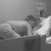 Vincent dans le lit d'Émilie dans la quotidienne de Secret Story 7 sur TF1 le jeudi 11 juillet 2013