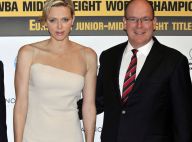 Albert et Charlene de Monaco, Louis et Daniel Ducruet autour du ring au Sporting