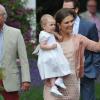 36e anniversaire de la princesse Victoria de Suède , le 14 juillet 2013 à Solliden, la résidence royale sur l'île d'Öland, en compagnie du roi Carl XVI Gustaf, de la reine Silvia, du prince Daniel et de leur fille la princesse Estelle, qui a encore une fois charmé le public.