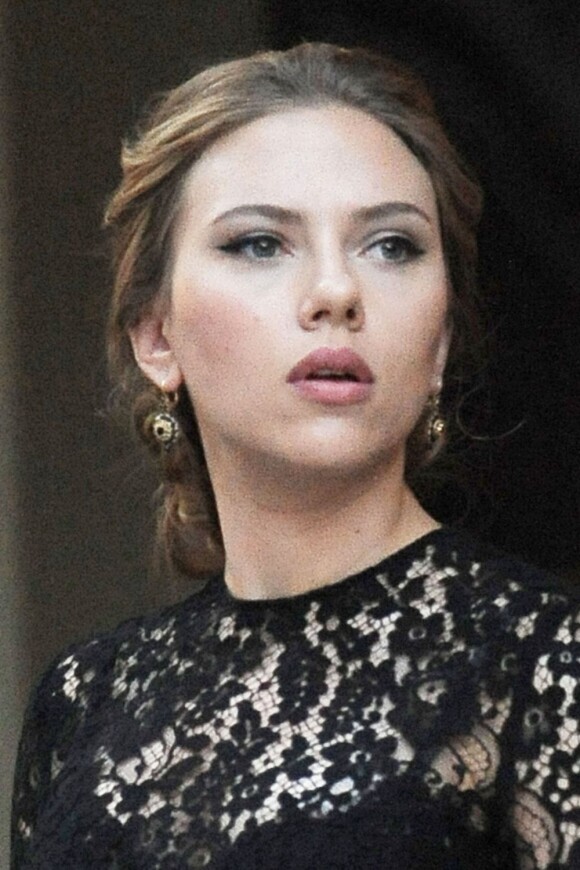 Une sublime Scarlett Johansson sur le tournage d'une publicité Dolce & Gabbana dirigée par Martin Scorsese à New York, le 13 juillet 2013.