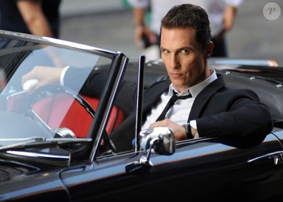 Matthew McConaughey toujours séduisant sur le tournage d'une publicité Dolce & Gabbana dirigée par Martin Scorsese à New York, le 13 juillet 2013.