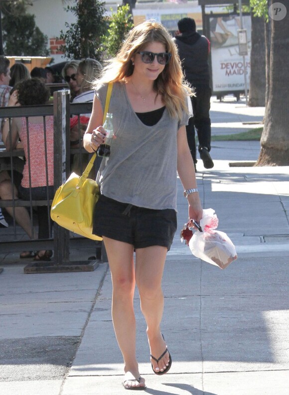 L'actrice Selma Blair va déjeuner avec un ami à Los Angeles, le 12 juillet 2013.