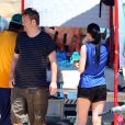 Matthew Perry en compagnie d'une amie le 12 juillet 2013 à Cabo San Lucas