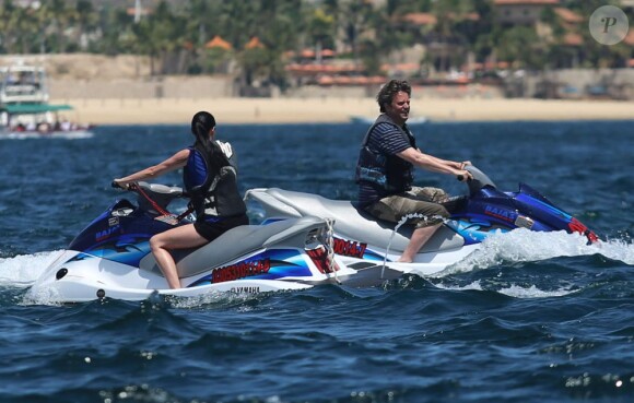Matthew Perry s'est offert une sortie en scooter des mers en compagnie d'une amie le 12 juillet 2013 à Cabo San Lucas