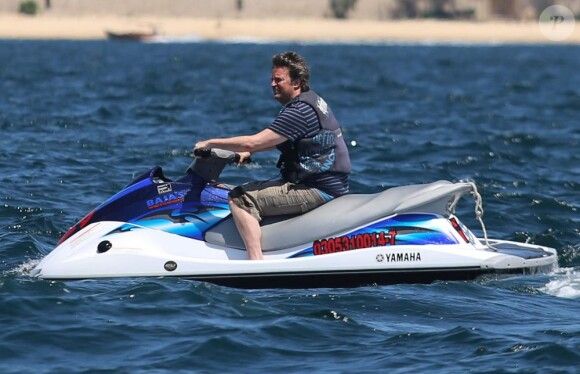 Matthew Perry s'est offert une sortie en scooter des mers en compagnie d'une amie le 12 juillet 2013 à Cabo San Lucas