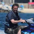 Matthew Perry s'est offert une sortie en scooter des mers en compagnie d'une amie le 12 juillet 2013 à Cabo San Lucas