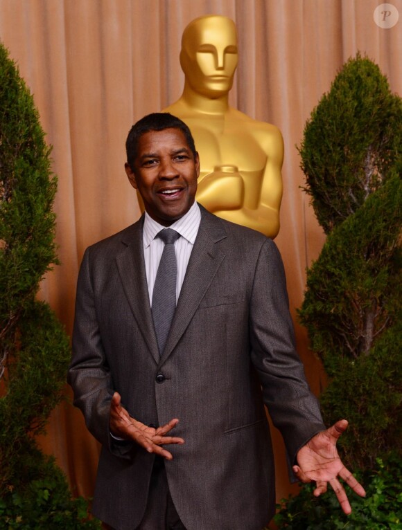 Denzel Washington est n°9 du classement des acteurs les mieux payés de Forbes 2012-2013 (photo prise lors du déjeuner des nominés aux Oscars le 4 février 2013)