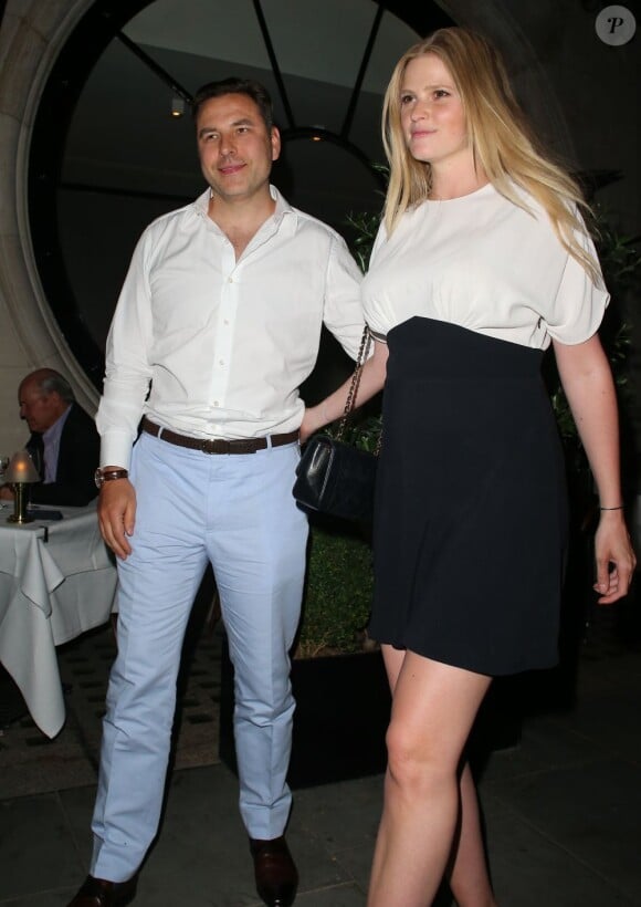 L'humoriste anglais David Walliams et Lara Stone vont dîner au restaurant à Londres, le 16 juillet 2013.