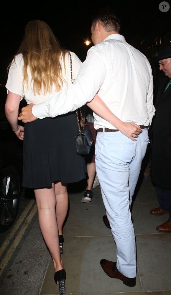 David Walliams et Lara Stone ne se quittent plus et vont dîner au restaurant à Londres, le 16 juillet 2013.