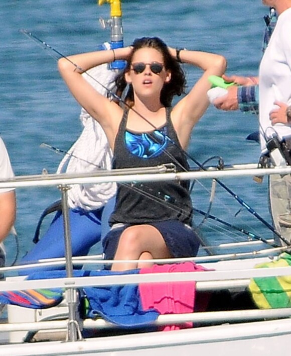 Kristen Stewart détendue sur le tournage du film "Camp X-Ray" à Los Angeles, le 17 juillet 2013.