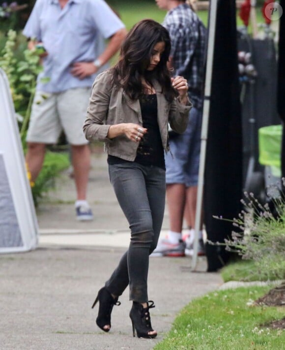 Exclusif - La jeune maman Jenna Dewan en plein tournage de la série "Witches of East End" à Vancouver, le 17 juillet 2013.