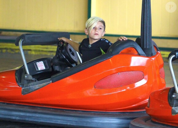 Gwen Stefani passant la journée au parc "Berry Farm" avec ses parents et ses fils Kingston et Zuma, à Los Angeles le 20 juillet 2013.