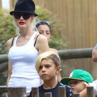 Gwen Stefani : Maman lookée dans un parc d'attraction avec ses fils
