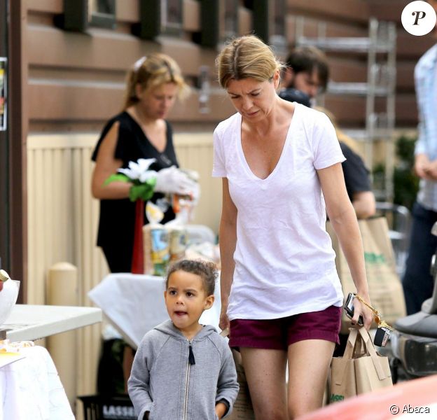 Ellen Pompeo et sa fille Stella au naturel dans les rues de Los Angeles, le 20 juillet 2013.
