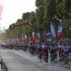 Le peloton sur les Champs Elysées pour la dernière étape du Tour de France, le 21 juillet 2013