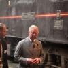 Le prince Charles en visite à York, dans le Yorkshire, le 22 juillet 2013 pour le 75e anniversaire du record de vitesse de la locomotive Mallard. Loin de Londres, alors que Kate Middleton est en plein travail pour lui donner son premier petit-enfant...