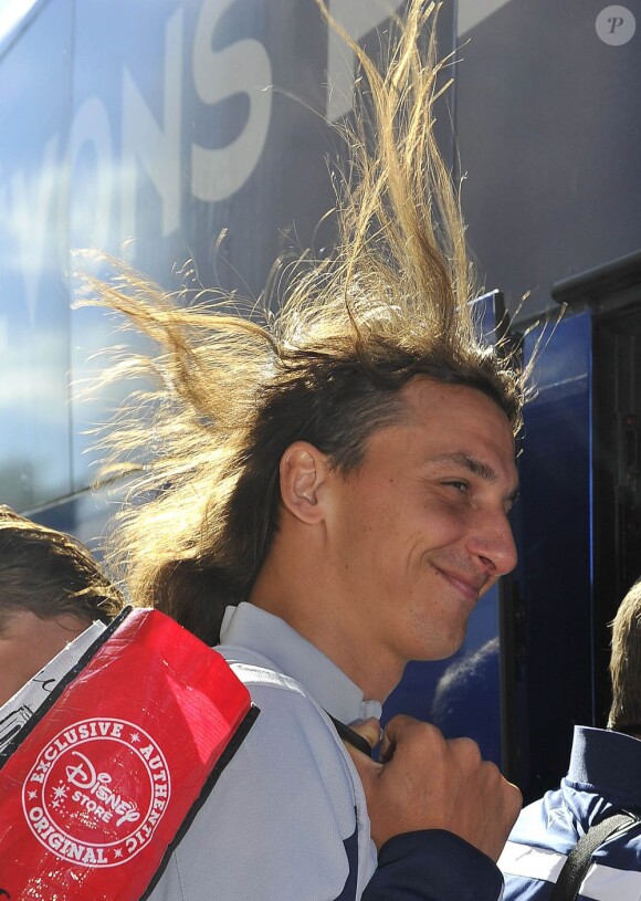 L'attaquant du PSG Zlatan Ibrahimovic quitte son hôtel pour aller s'entraîner avec le PSG à Stockholm le 22 juillet 2013