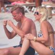 Le joueur de football Maxi Lopez en vacances avec son épouse Wanda Nara à Formentera en Espagne le 21 juillet 2013.