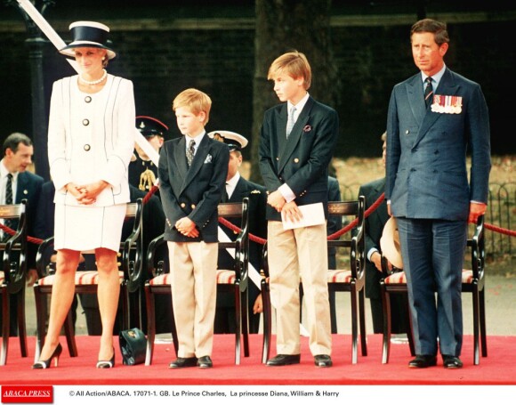Diana, Harry, William et Charles, image d'archives.