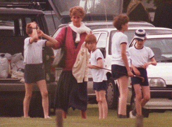 La princesse Diana avec ses fils William et Harry au sport en juin 1994.