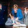Rentrée au Eton College en septembre 1995 pour William et Harry, accompagnés par leur mère Lady Diana.
