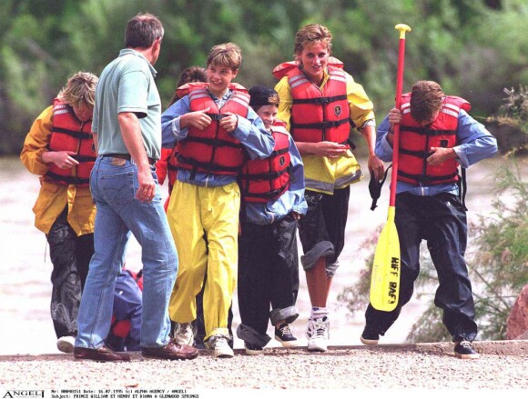 Lady Diana, le prince William et le prince Harry en rafting à Glenwood Springs dans le Colorado en juillet 1995
