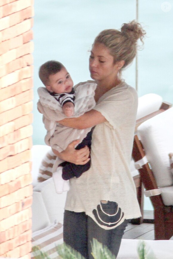 Shakira profite de vacances avec son fils Milan à Rio de Janeiro, au Brésil, le 21 juin 2013.