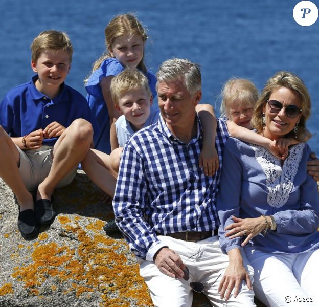 Philippe Et Mathilde De Belgique Grand Bleu Sur L Ile D Yeu Avec Leurs Enfants Purepeople