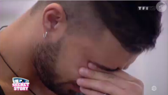Vincent en larmes dans la quotidienne de Secret Story 7 sur TF1 le vendredi 26 juillet 2013