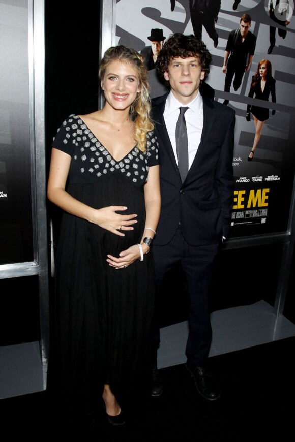Mélanie Laurent, enceinte, et Jesse Eisenberg, lors de l'avant-première à New York du film Insaisissables le 21 mai 2013