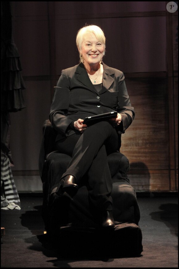 Bernadette Lafont dans la pièce de théâtre L'Amour, la mort, les fringues à Paris le 6 janvier 2011