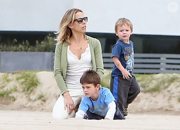 Sheryl Crow emmène ses deux enfants Levi et Wyatt à la plage à Venice, le 23 janvier 2013.
