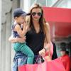 Miranda Kerr va faire du shopping avec son fils Flynn à New York, le 28 juillet 2013.