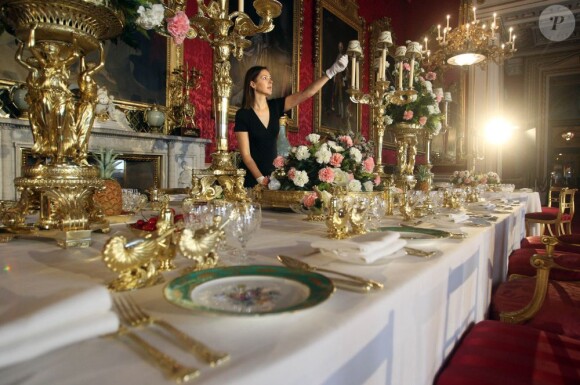 Reconstitution du banquet officiel. Une spectaculaire exposition consacrée au couronnement de la reine Elizabeth II le 2 juin 1953 a ouvert à Buckingham Palace le 27 juillet 2013, à l'occasion du soixantenaire de la cérémonie.