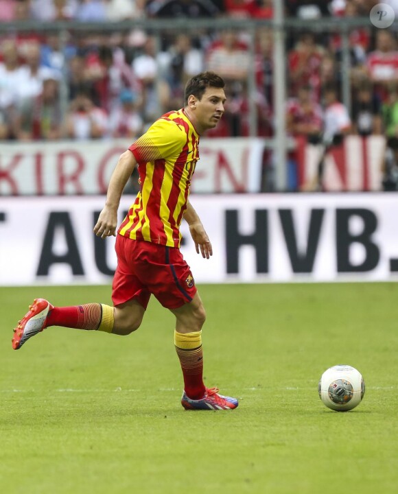 Lionel Messi, balle au pied pendant le match Bayern Munich - FC Barcelona. Munich, le 24 juillet 2013.