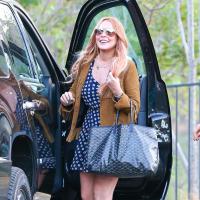 Lindsay Lohan : Souriante mais bizarrement stylée, elle sort enfin de rehab !