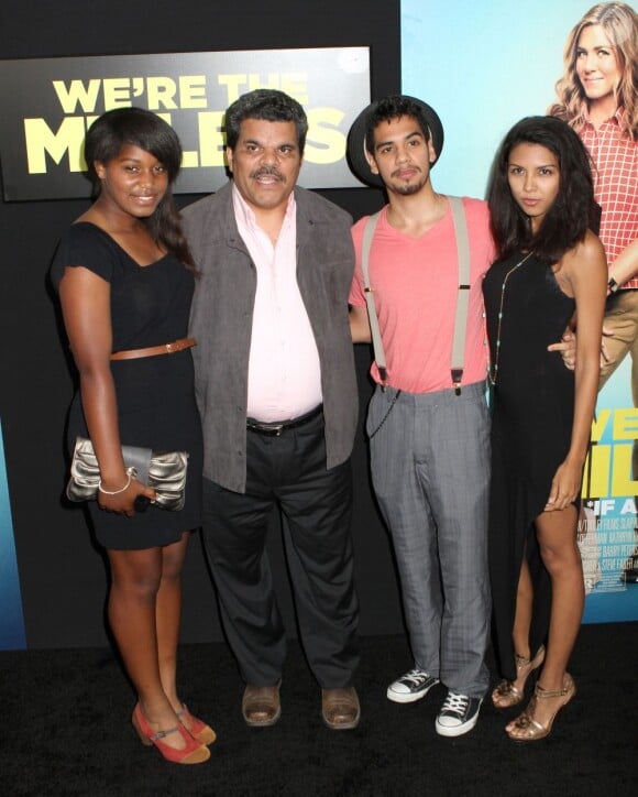 Luis Guzman en famille lors de l'avant-première du film Les Miller - une famille en herbe, à New York le 1er août 2013
