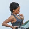 Rihanna, en vacances après avoir conclu la partie européenne de sa tournée, quitte une boutique de produits de beauté à Beverly Hills. Le 1er août 2013.