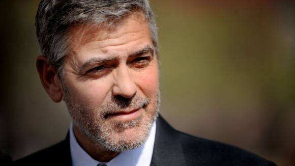 George Clooney : Alors qu'il espionne un dictateur, son ex Stacy Keibler rayonne