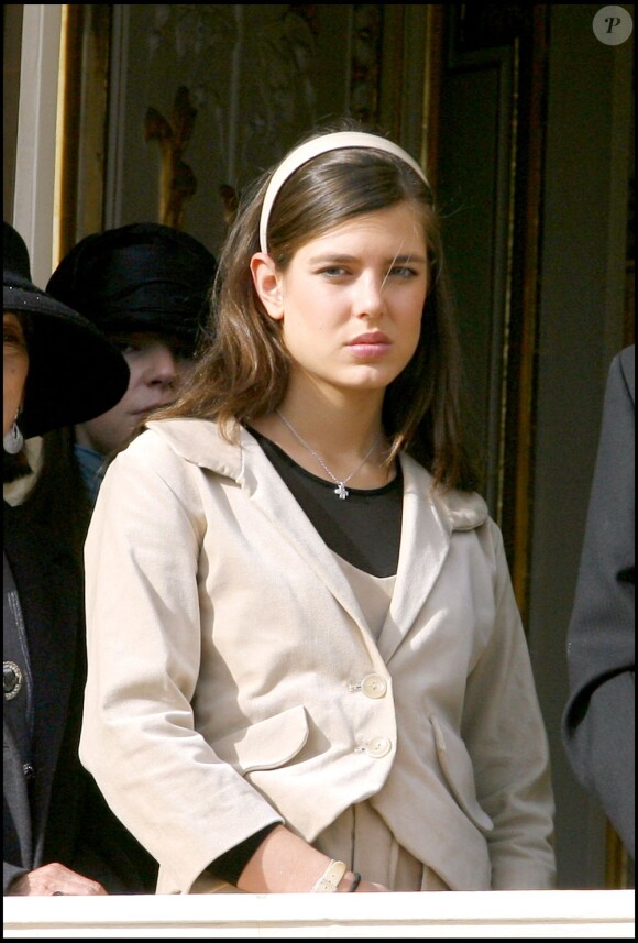 Charlotte Casiraghi en 2006 lors de la fête nationale monégasque affirme son look preppy