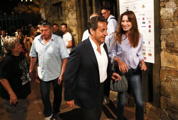 Nicolas Sarkozy et Carla Bruni - Complices, ils se sont rendus au concert de Julien Clerc dans le cadre du festival de Ramatuelle le 3 août 2013.