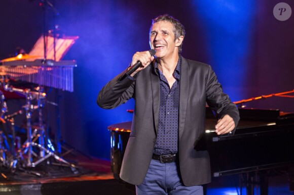 Concert de Julien Clerc dans le cadre du festival de Ramatuelle le 3 août 2013.