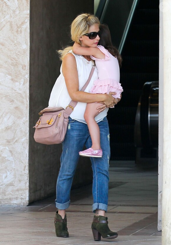 Sarah Michelle Gellar et sa fille Charlotte à Los Angeles, le 3 août 2013.